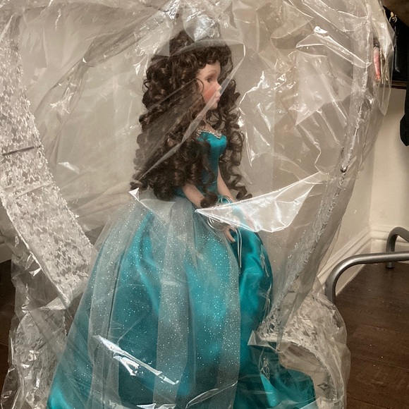 A quinceanera doll - Picture 1 of 1